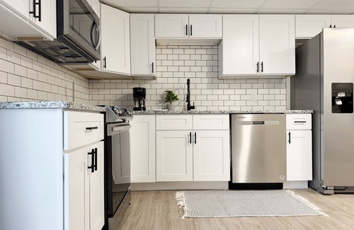 Newburgh Apartment | RiverStone Retreat C