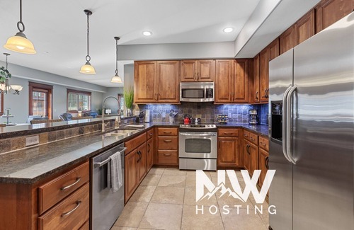 Coeur d'Alene Condo | Riverstone Village—Spacious 2nd Floor Corner Unit w/Wrap-Around Patio, Conveniently Above Shops!