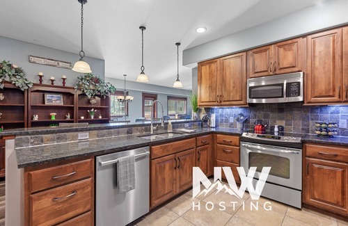 Coeur d'Alene Condo | Riverstone Village—Spacious 2nd Floor Corner Unit w/Wrap-Around Patio, Conveniently Above Shops!