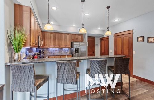 Coeur d'Alene Condo | Riverstone Village—Spacious 2nd Floor Corner Unit w/Wrap-Around Patio, Conveniently Above Shops!