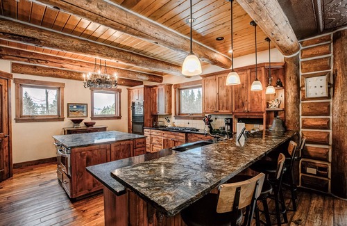 Breckenridge House | Rivertree Lodge Home: Riverfront Serenity, All The Amenities