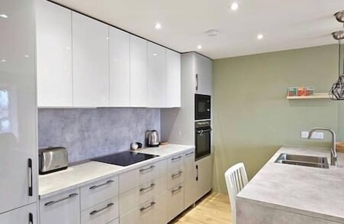 Grangetown Apartment | Riverview Apartment by Switchback Stays