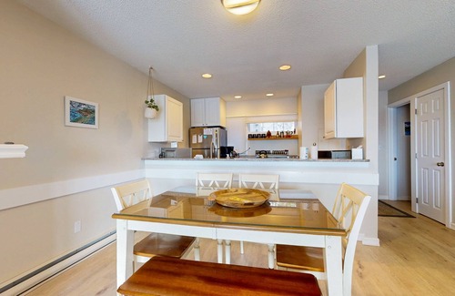 Maple City Condo | Riverview condo near the lake with beach access, fireplace, patio & cable