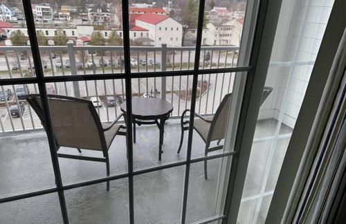 Lincoln Condo | Riverwalk at Loon 2 Bedroom Penthouse floor suite