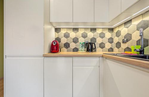 Fabryczna Apartment | Riverwalk Charming Apartment by BookingHost