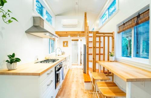 Woodfibre House | Riverwood Retreat-hot tub and cedar sauna on the river