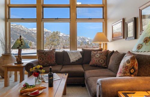 Moose Wilson Road Villa | RMR: Greyling 4513 Condo in The AspensWilsonWY
