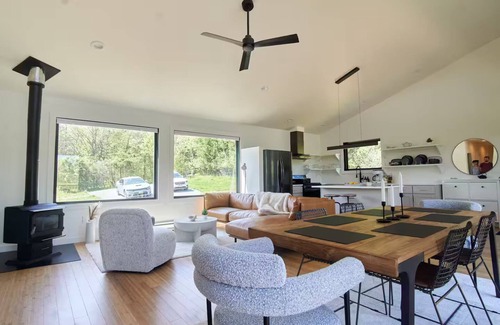 Jeffersonville Cabin | Ro House - A Modern Cabin w/Hot Tub!