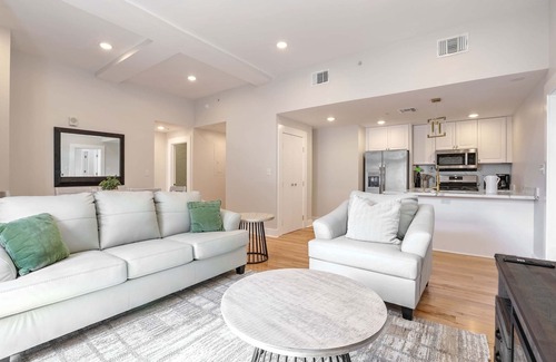 Arts/Warehouse District House | Roami at The Churchill | 2 Bedroom Penthouse