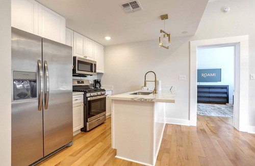 Arts/Warehouse District House | Roami at The Churchill | 2 Bedroom Penthouse