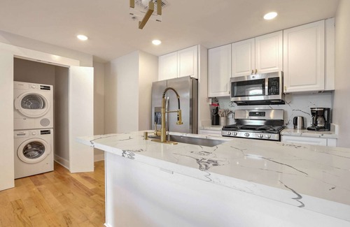 Arts/Warehouse District House | Roami at The Churchill | 2 Bedroom Penthouse