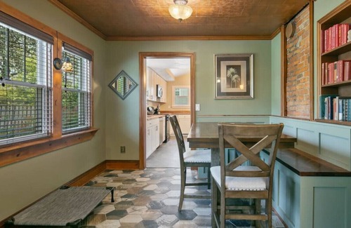 Terry Sanford House | Roaring Oakridge Retreat
