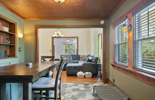 Terry Sanford House | Roaring Oakridge Retreat