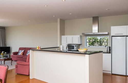 Mangawhai Heads Cottage | Roberts Retreat - Mangawhai Holiday Home