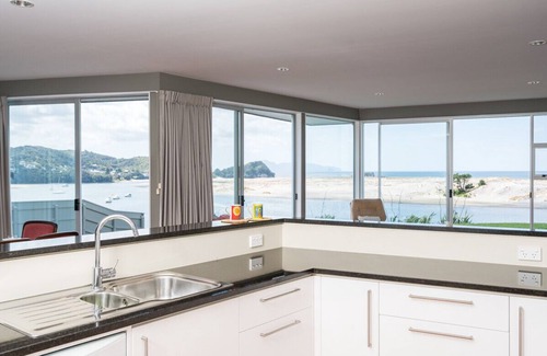 Mangawhai Heads Cottage | Roberts Retreat - Mangawhai Holiday Home