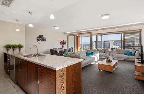Taupo House | Roberts Retreat - Taupo Holiday Home