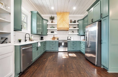 Waco House | Robinhood Lodge, Modern Family Getaway