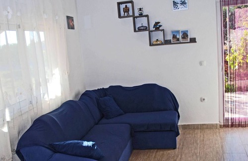 Tkon House | Robinson House Seaway with pool