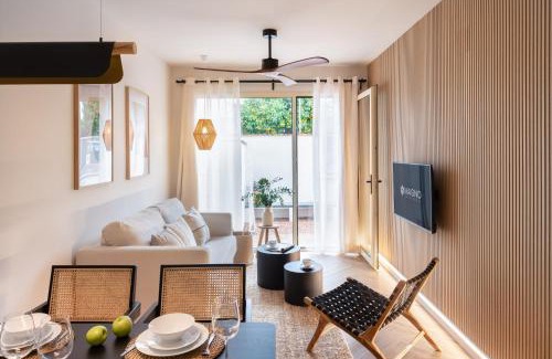 Doctor Barraquer-Grupo Renfe-Policlinico Apartment | Robles Suite Apartment with Jacuzzi and Private Parking