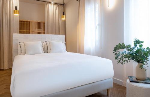Doctor Barraquer-Grupo Renfe-Policlinico Apartment | Robles Suite Apartment with Jacuzzi and Private Parking