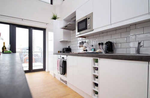 Cardiff City Centre Apartment | Robyn's Nest by Tŷ SA -Penthouse in Cardiff Centre