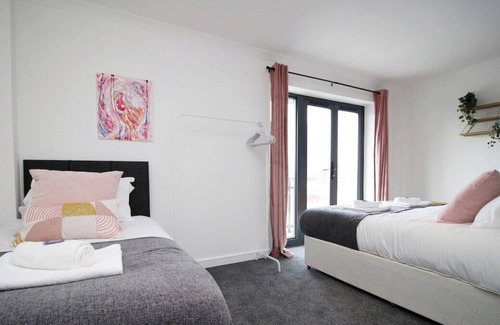 Cardiff City Centre Apartment | Robyn's Nest by Tŷ SA -Penthouse in Cardiff Centre