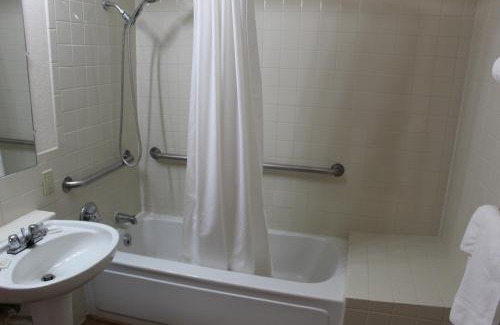 Sunrise Beach Resort | Rock Harbor Resort and Motel