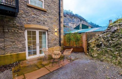 Stoney Middleton Apartment | Rock Mill - Superior Apartment with Private Patio