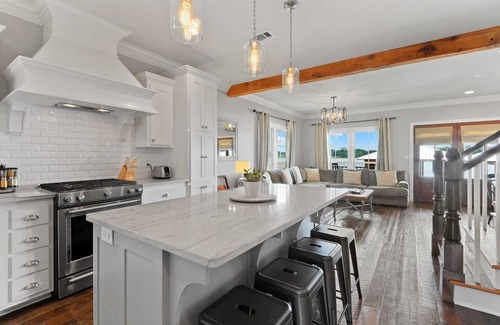 Oscar House | Rock n Reel