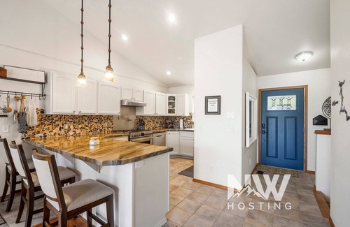 Rockford Bay House | Rockford Bay tranquil escape with stunning views and lake access