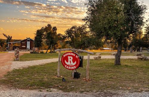 Fredericksburg House | Rockin' R Ranch - 4 Cabins & Sleeps 10