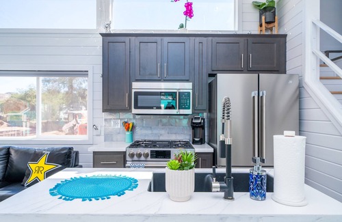 Parker Strip House | Rockstar, Deluxe River views at Roadrunner Resort