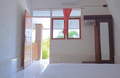 Hu'u House | Rocky homestay lakey nangas beach