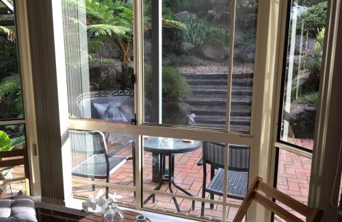 Orange East House | Rocky Rest