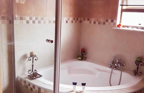 Constantia Kloof Apartment | Rocky Ridge Guest House SELF Catering - No alcohol allowed