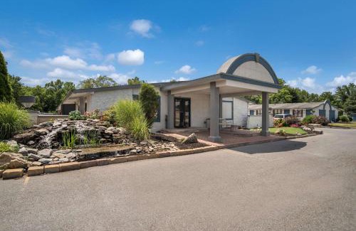 Carlisle Hotel | Rodeway Inn Carlisle North