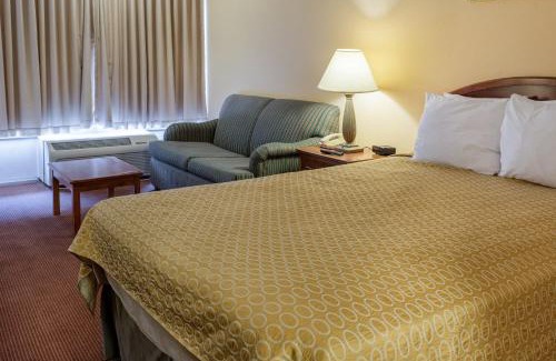 Bermuda Hotel | Rodeway Inn Colonial Heights I-95