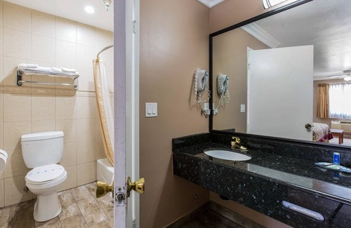 Cypress Hotel | Rodeway Inn Cypress - Buena Park