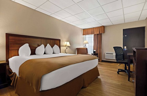 McPherson Hotel | Rodeway Inn McPherson East