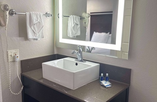 National City Hotel | Rodeway Inn National City San Diego South