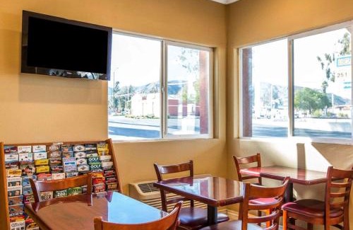 Corona Hotel | Rodeway Inn & Suites Corona