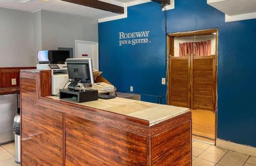 Omak Hotel | Rodeway Inn & Suites Omak - Okanogan