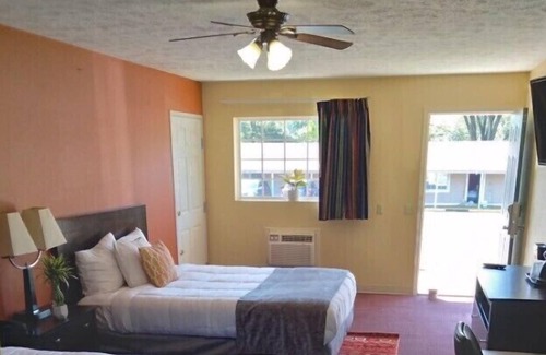 Berryville Hotel | Rodeway Inn