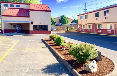 Corvallis Hotel | Rodeway Inn Willamette River