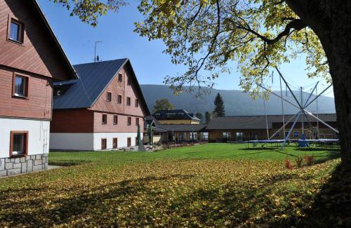 Ostruzna House | Rodinný penzion Skiland