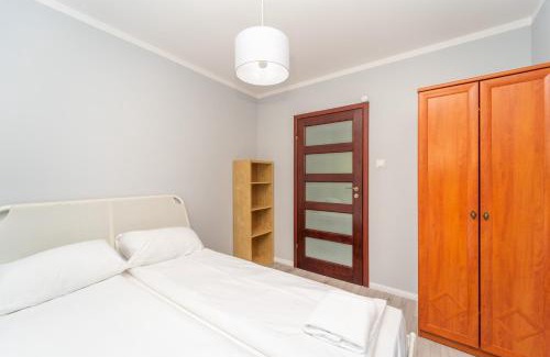 Przymorze Apartment | Rodzinny Apartament 3city z 5 Sypialniami, Parkingiem i Ogródkiem by Noclegi Renters