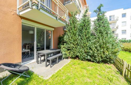 Przymorze Apartment | Rodzinny Apartament 3city z 5 Sypialniami, Parkingiem i Ogródkiem by Noclegi Renters
