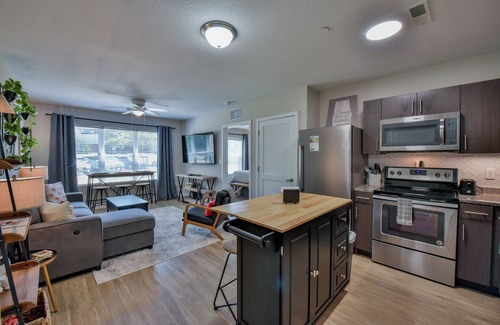 Tuscaloosa Condo | Rollin' on the River - Book for Football Season! Complex Pool & River Views!