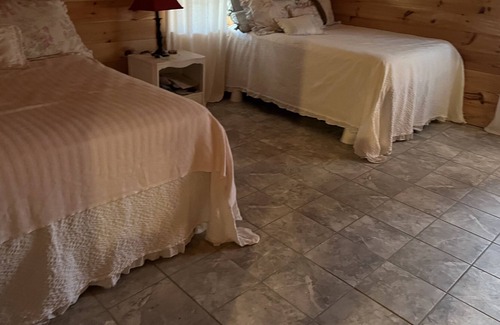 Faunsdale Cabin | Rolling Meadows Countryside Cabin, Pets Welcome!