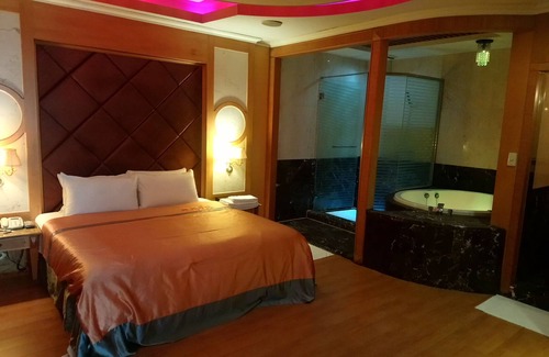 Dali Hotel | Roman Vacation Motel